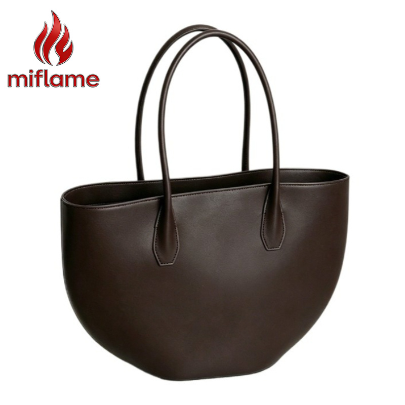 Top Handle Structured - กระเป๋าสะพายไหล่ผู้หญิง ทรงครึ่งวงกลม หนังแท้ ดีไซน์หรูหรา จุของได้เยอะ เหมาะสำหรับพกพาไปทำงานหรือใช้ในชีวิตประจำวัน