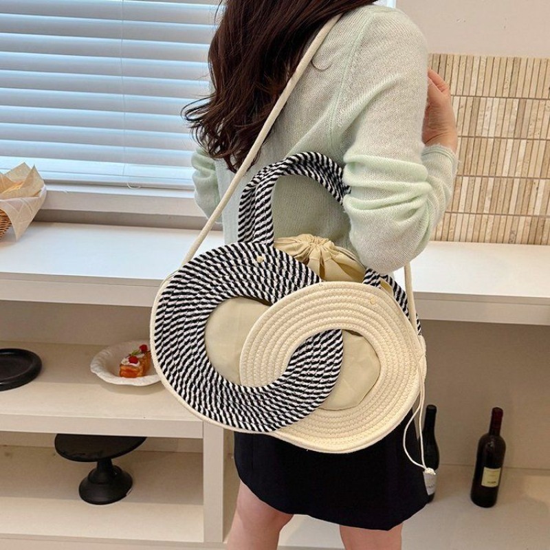 Women'S Young Bags - กระเป๋าสะพายข้างผู้หญิง รุ่นใหม่ สายรัดแบบดึง สีกากี แต่งสีขาว ดีไซน์หูหิ้วแบบยืดหดได้