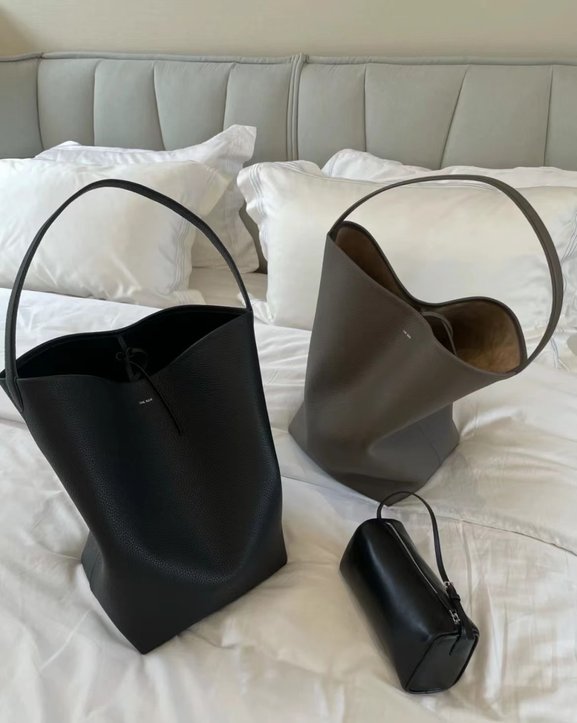 กระเป๋าหนังวัวสำหรับฤดูใบไม้ร่ - Women Bags Dkny บทวิจารณ์และราคา