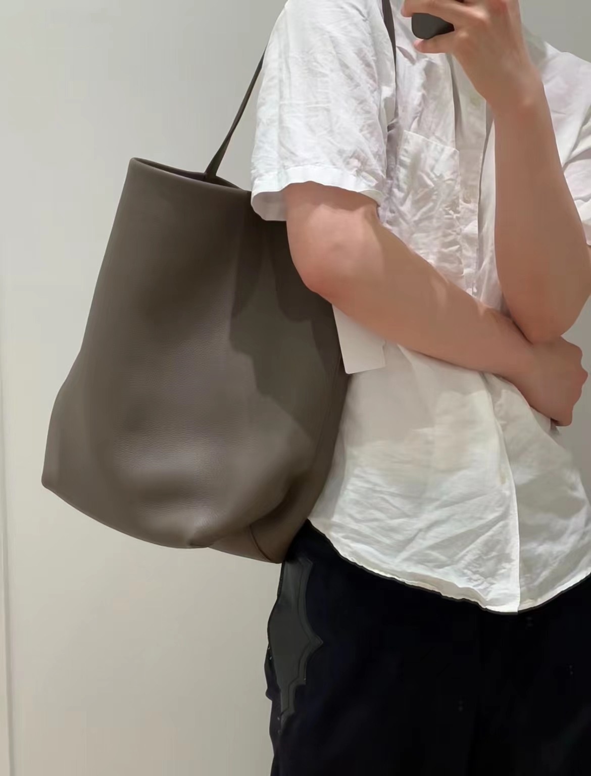 กระเป๋าหนังวัวสำหรับฤดูใบไม้ร่ - Women Bags Dkny บทวิจารณ์และราคา
