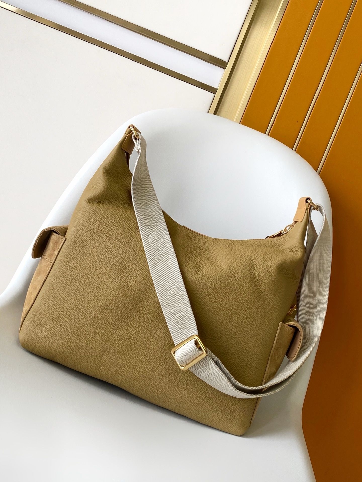 กระเป๋าถือทรงแข็งดีไซน์หรูหราอ - Top Handle Structured บทวิจารณ์และราคา